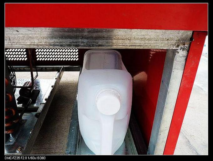 デリカテッセンのカウンターの表示松下電器産業の圧縮機、デリカテッセンの冷凍装置