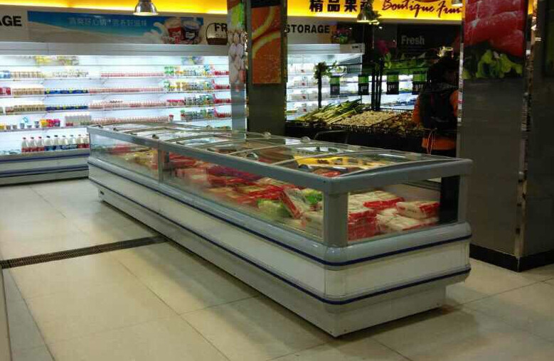 引き戸が付いている白い単一の場所のスーパーマーケットのアイス クリームの表示フリーザー